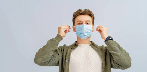 Jongeman Draagt Gezichtsmasker Tijdens Coronavirus Griepuitbraak Virus Ziektebescherming Quarantaine Thuis — Stockfoto