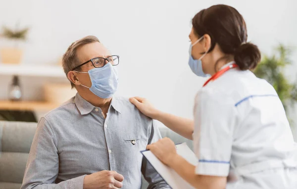 Doctor Senior Man Wearing Facemasks Coronavirus Flu Outbreak Virus Illness — Stock Photo, Image