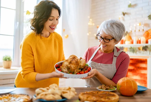 Buon Giorno Del Ringraziamento Festa Autunno Famiglia Preparare Cena Tradizionale — Foto Stock