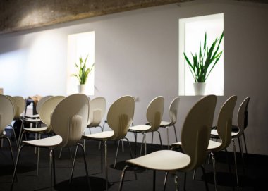 Açık alan ders sandalye ile