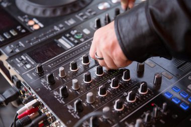 Bir ses kartı karıştırma üzerinde denetim züppeler