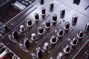 Bir ses kartı karıştırma üzerinde denetim züppeler