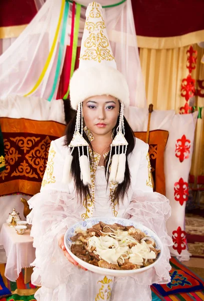 Kazašská Ženy Obrázkem Národní Jídlo Stock Fotografie