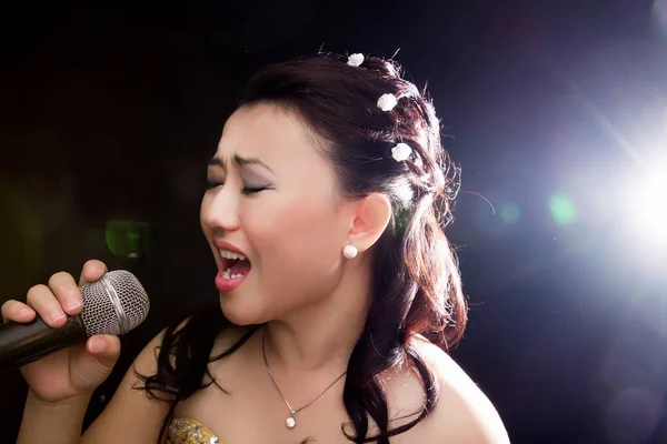 Lány Fiatal Ázsiai Énekes Koncert Stock Fotó