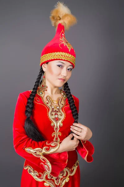 Bella Donna Kazakh Costume Rosso Nazionale Fotografia Stock