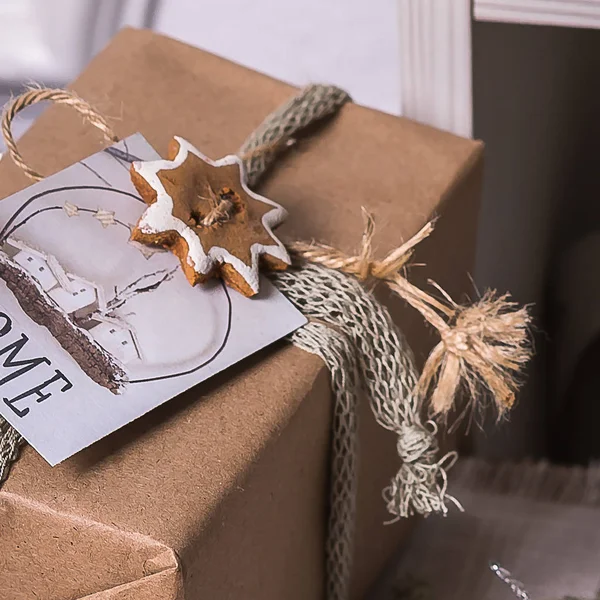 Handgemachte Weihnachtsgeschenke Papier Gewickelt — Stockfoto