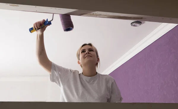 Home Improvement Handywoman Painting Wall Roller — Stock Photo, Image