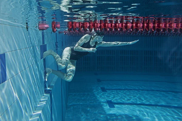 Mujer Piscina Bajo Agua — Foto de Stock