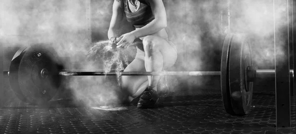 Vrouw Klappen Handen Voor Bereiden Training Een Sportschool — Stockfoto