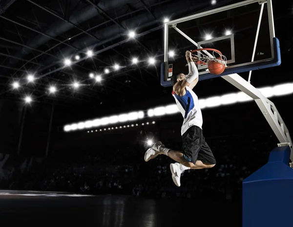 Jugador Baloncesto Acción Gimnasio — Foto de Stock