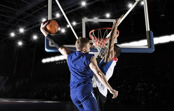 Deux Joueurs Basket Action Gymnase — Photo
