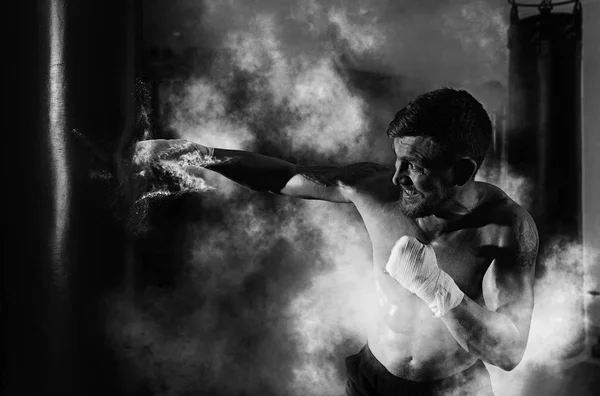 Boxer Masculino Boxe Saco Perfuração — Fotografia de Stock