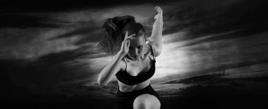 Kadın sprinter başlayan bırakarak. Patlayan Başlat