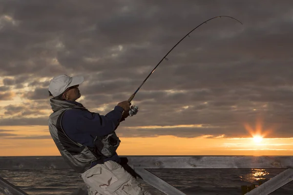 Сонячний Покупець Риболовля Обертається Заході Сонця Силует Рибалки — стокове фото