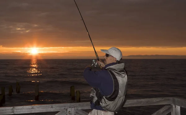 Сонячний Покупець Риболовля Обертається Заході Сонця Силует Рибалки — стокове фото