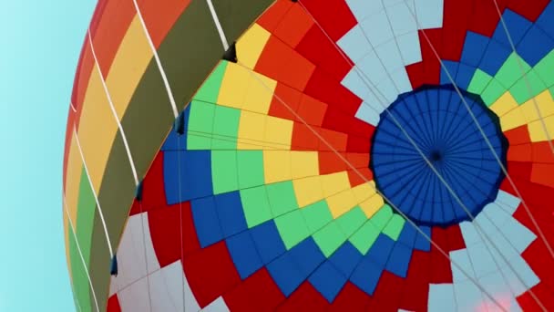 Aufblasen Des Heißluftballons Sicht Gasbrenner Der Eine Flamme Die Hülle — Stockvideo