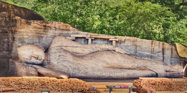 Imagen Reclinada Una Estatua Buda Gal Vihara Ciudad Patrimonio Humanidad — Foto de Stock