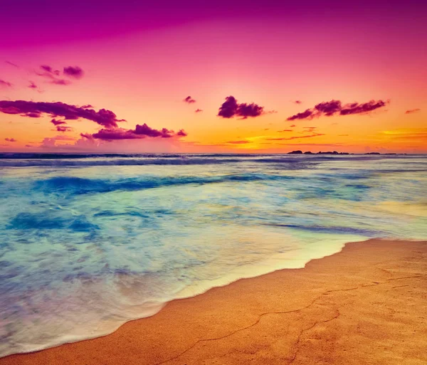 在海面上的壮观日落 美丽的风景 斯里兰卡 — 图库照片