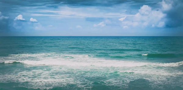 Vacker Utsikt Över Havets Vågor Tropiskt Landskap Hög Upplösning Panorama — Stockfoto