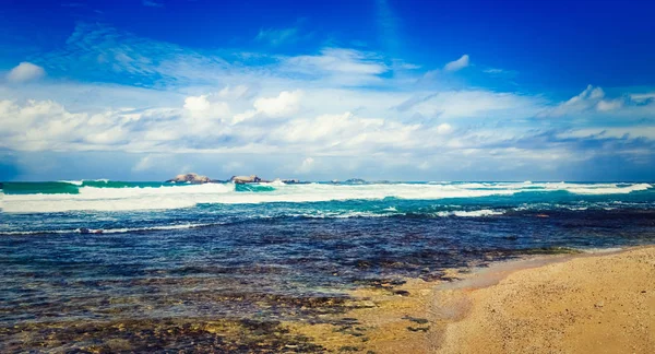 昼は海の美しい景色 インド洋の風景です パノラマ — ストック写真