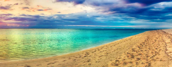 Kilátással Tengerre Naplemente Csodálatos Táj Gyönyörű Beach Mauritius Panoráma — Stock Fotó