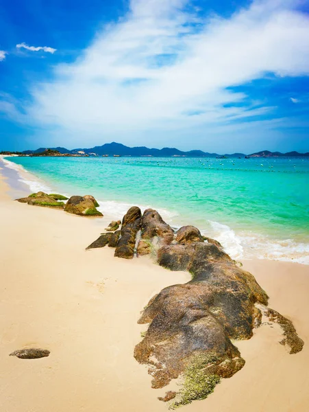 Gyönyörű Fehér Homokos Strand Kövek Előtér Vietnam Táj — Stock Fotó