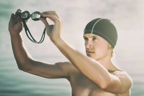 Modelo Nadador Mar Mirando Través Googles Atardecer — Foto de Stock