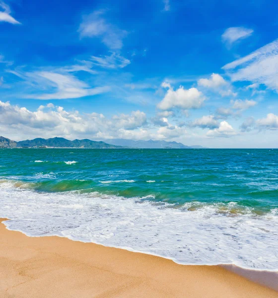 Vista Panorámica Playa Nha Trang Día Soleado Hermoso Paisaje Tropical — Foto de Stock