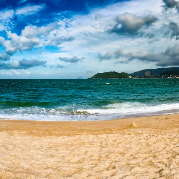 Vista Panorámica Playa Nha Trang Día Soleado Hermoso Paisaje Tropical —  Fotos de Stock