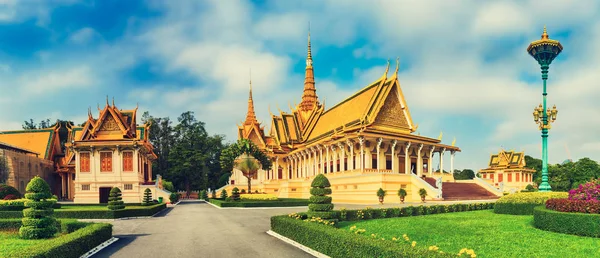 柬埔寨金边皇宫建筑群内的王座大厅 著名的地标和旅游景点 — 图库照片