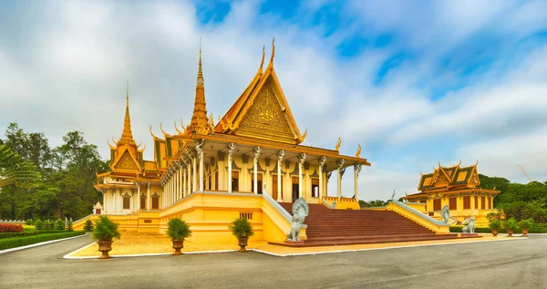 Sala Del Trono Dentro Del Complejo Del Palacio Real Phnom —  Fotos de Stock