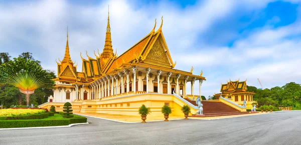 Здание Королевского Дворца Пномпене Камбоджа Знаменитая Достопримечательность Достопримечательность Панорама — стоковое фото