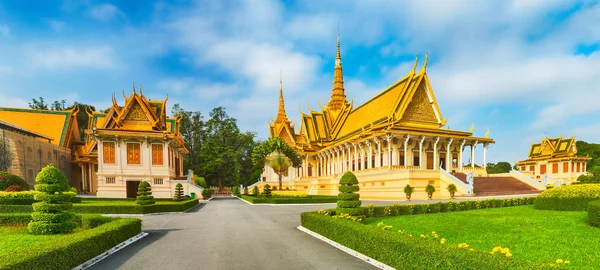 柬埔寨金边皇宫建筑群内的王座大厅 著名的地标和旅游景点 — 图库照片