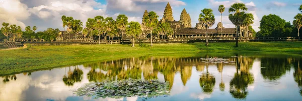 Храм Ангкор Ват Відображають Воді Ставок Лотосами Заході Сонця Сієм — стокове фото