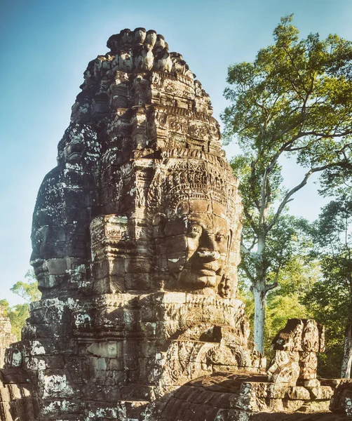 Buda Enfrenta Templo Bayon Angkor Thom Hora Manhã Siem Reap — Fotografia de Stock