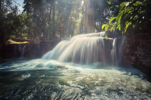 Gyönyörű Kilátás Vízesés Phnom Kulen Nemzeti Park Kambodzsa — Stock Fotó