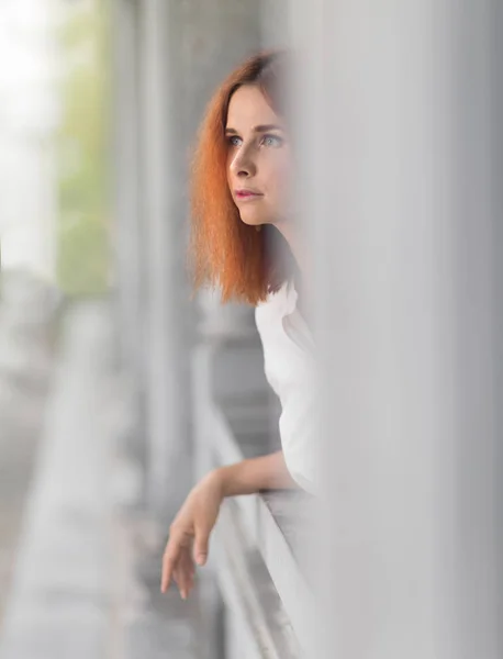 Porträtt Vacker Sexig Kvinna Utomhus Modell Balkongen — Stockfoto