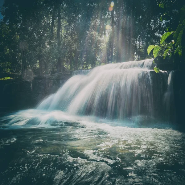 Hermosa Vista Una Cascada Parque Nacional Phnom Kulen Camboya —  Fotos de Stock