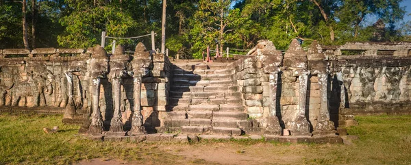 Teras Karmaşık Angkor Thom Tapınağında Fillerin Adlı Kısma Siem Biçmek — Stok fotoğraf