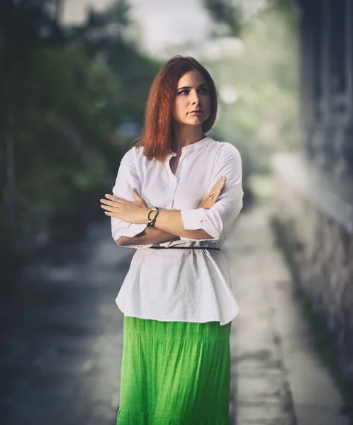 Retrato Uma Mulher Bonita Livre — Fotografia de Stock