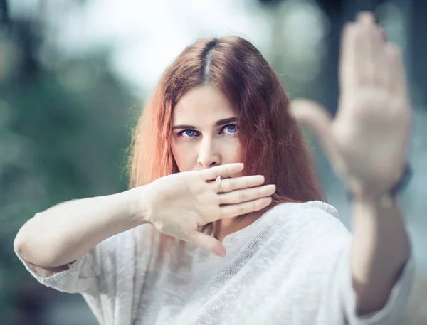 Portrait of a beautiful woman — Stock Photo, Image