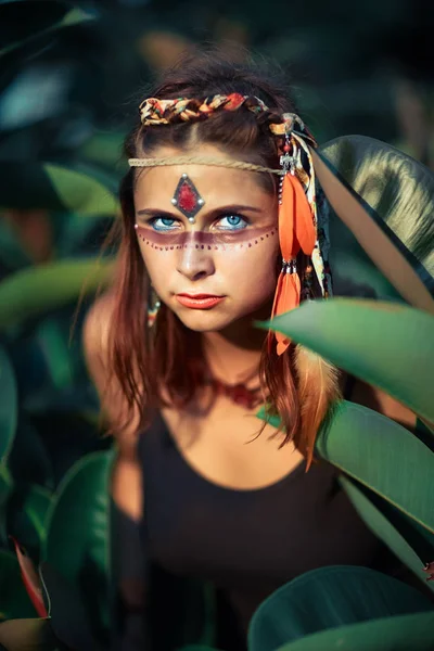 Portret van een mooie etnische vrouw — Stockfoto