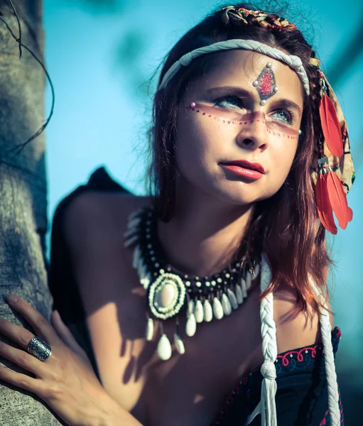 Retrato de una hermosa mujer étnica —  Fotos de Stock