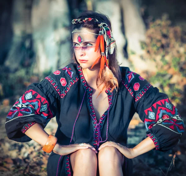 Retrato de una hermosa mujer étnica —  Fotos de Stock