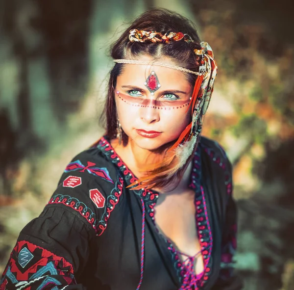Retrato de uma bela mulher étnica — Fotografia de Stock