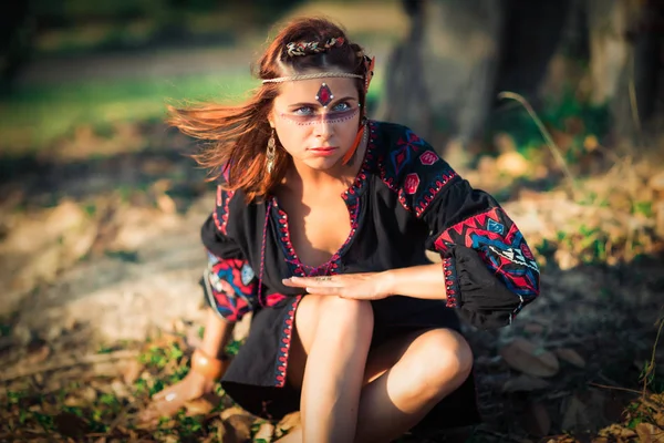 Retrato de una hermosa mujer étnica — Foto de Stock