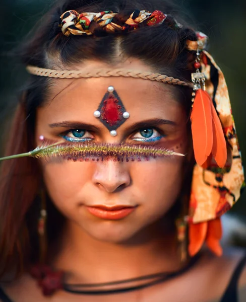 Retrato de uma bela mulher étnica — Fotografia de Stock