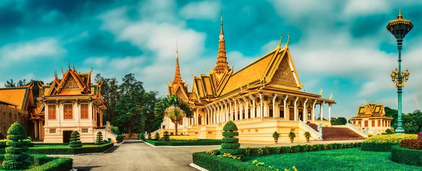 柬埔寨金边皇宫内的王座大厅. — 图库照片