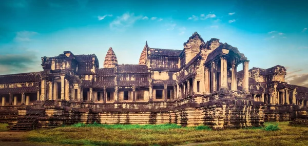 Ангкор Ват на рассвете. Пожинаем. Камбоджа. Панорама — стоковое фото