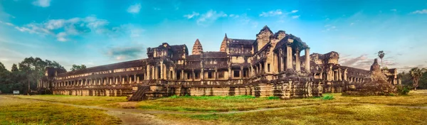 Angkor Wat ao nascer do sol. Siem Reap. Camboja. Panorama — Fotografia de Stock